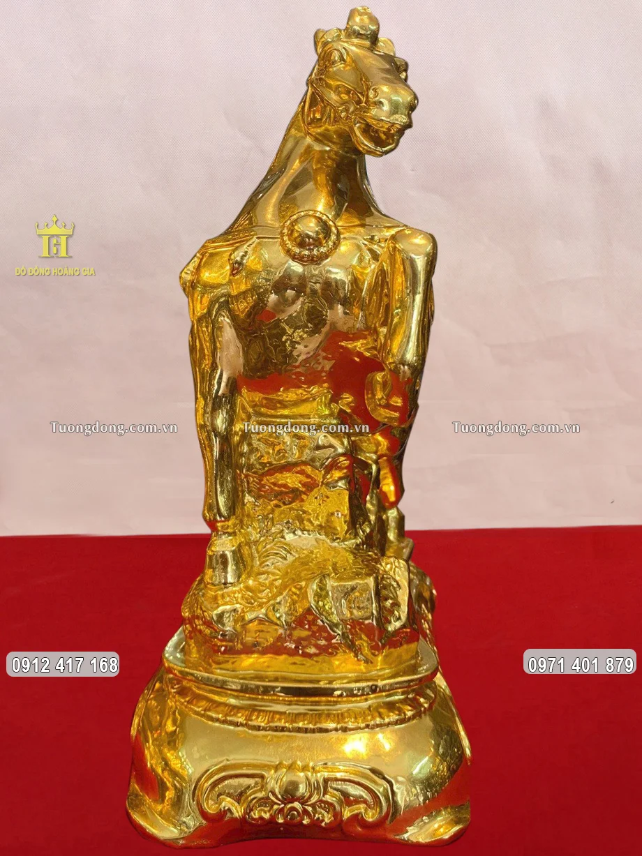 Hình ảnh chính diện linh vật ngựa